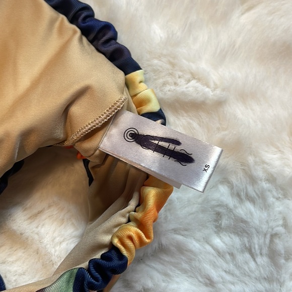 OCHIE Bikini Top - SIZE: XS - Picture 4 of 4